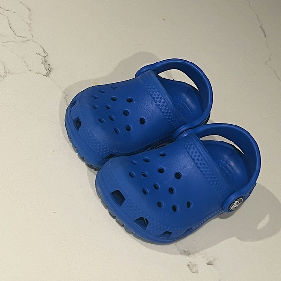 Toddler/Baby Crocs - royal blue size 6 - Picture 3 of 3